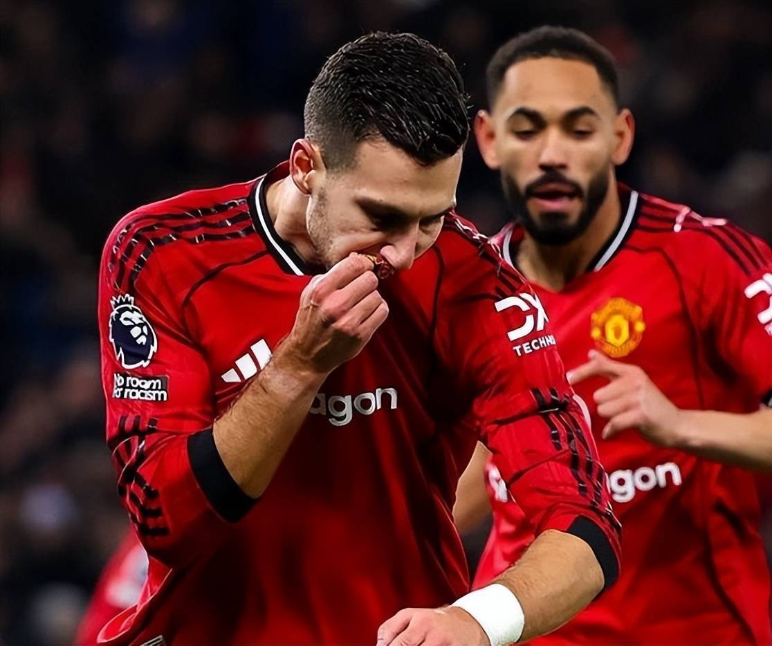 4战4胜！临时工教练带曼联仅1个月就脱胎换骨，原因曝光，3豪强来抢人